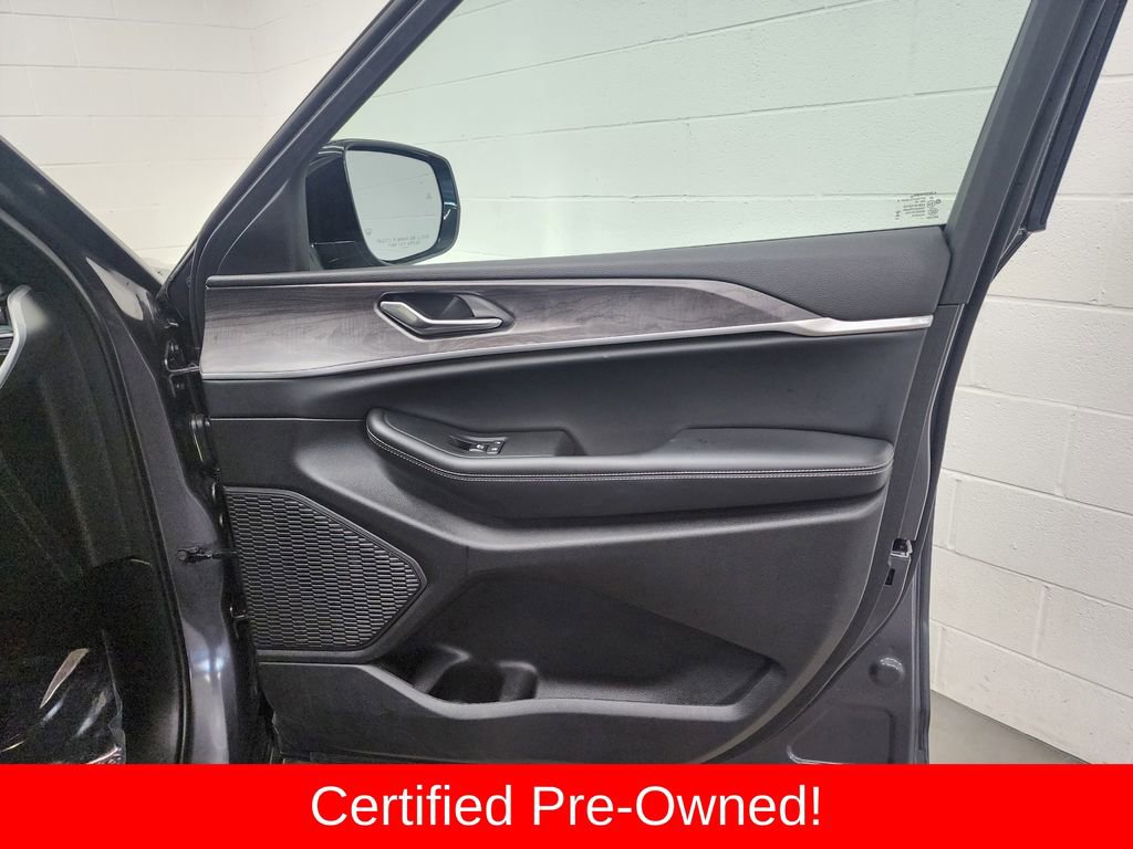 Certified 2025 Jeep Grand Cherokee Limited AWD/4WD image 33