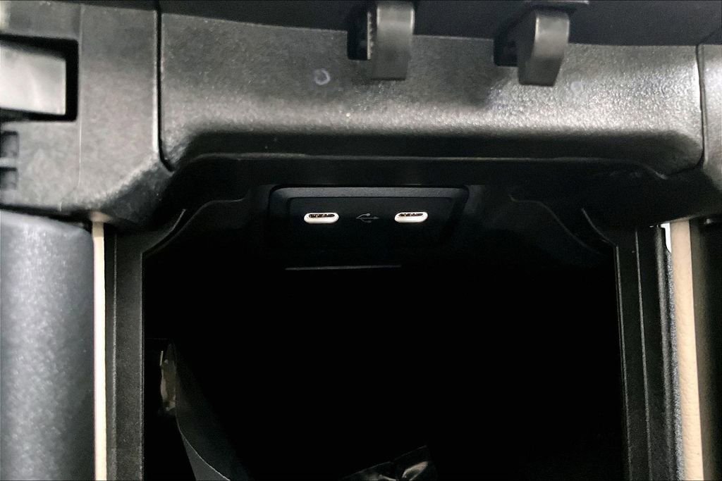 Used 2024 Mercedes-Benz GLC 300 image 16