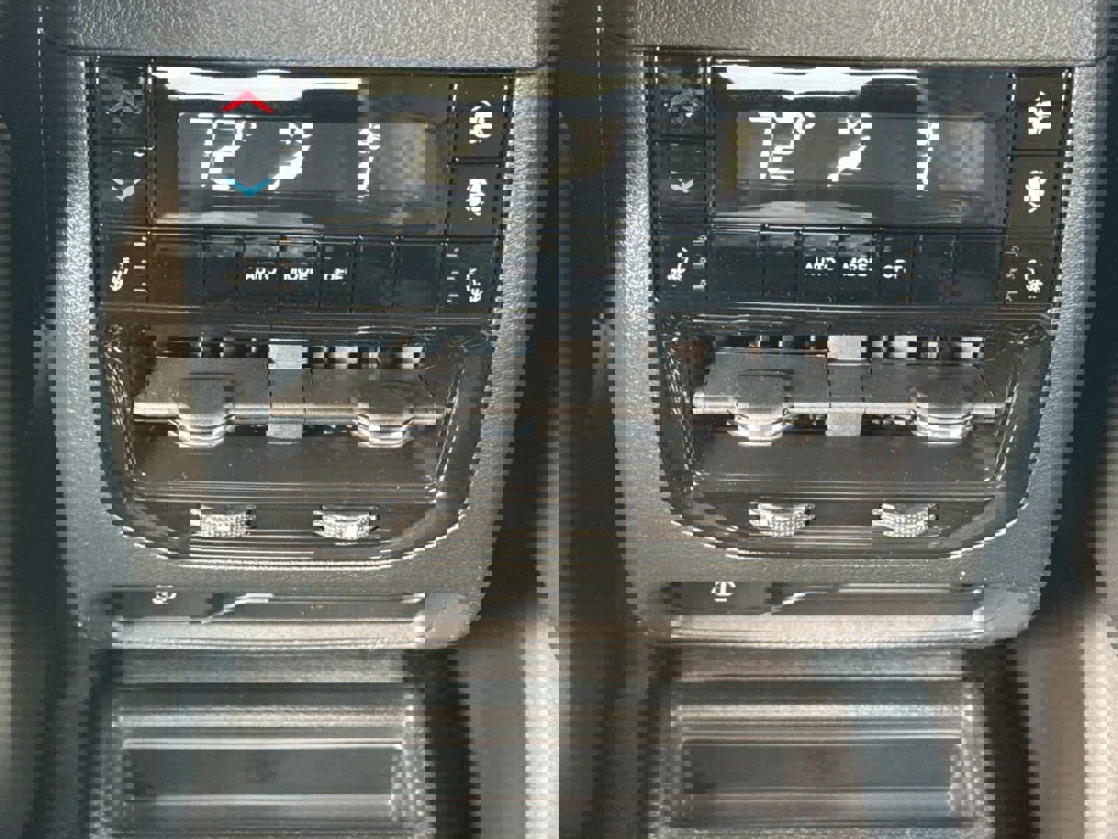 New 2025 Jeep Grand Cherokee L Limited w/ Black Appearance Package image 10