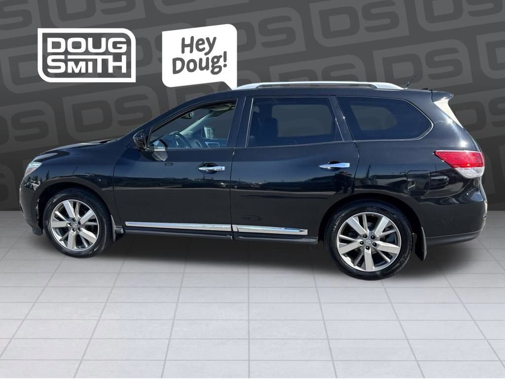 Used 2016 Nissan Pathfinder Platinum w/ Family Entertainment Package AWD/4WD image 2