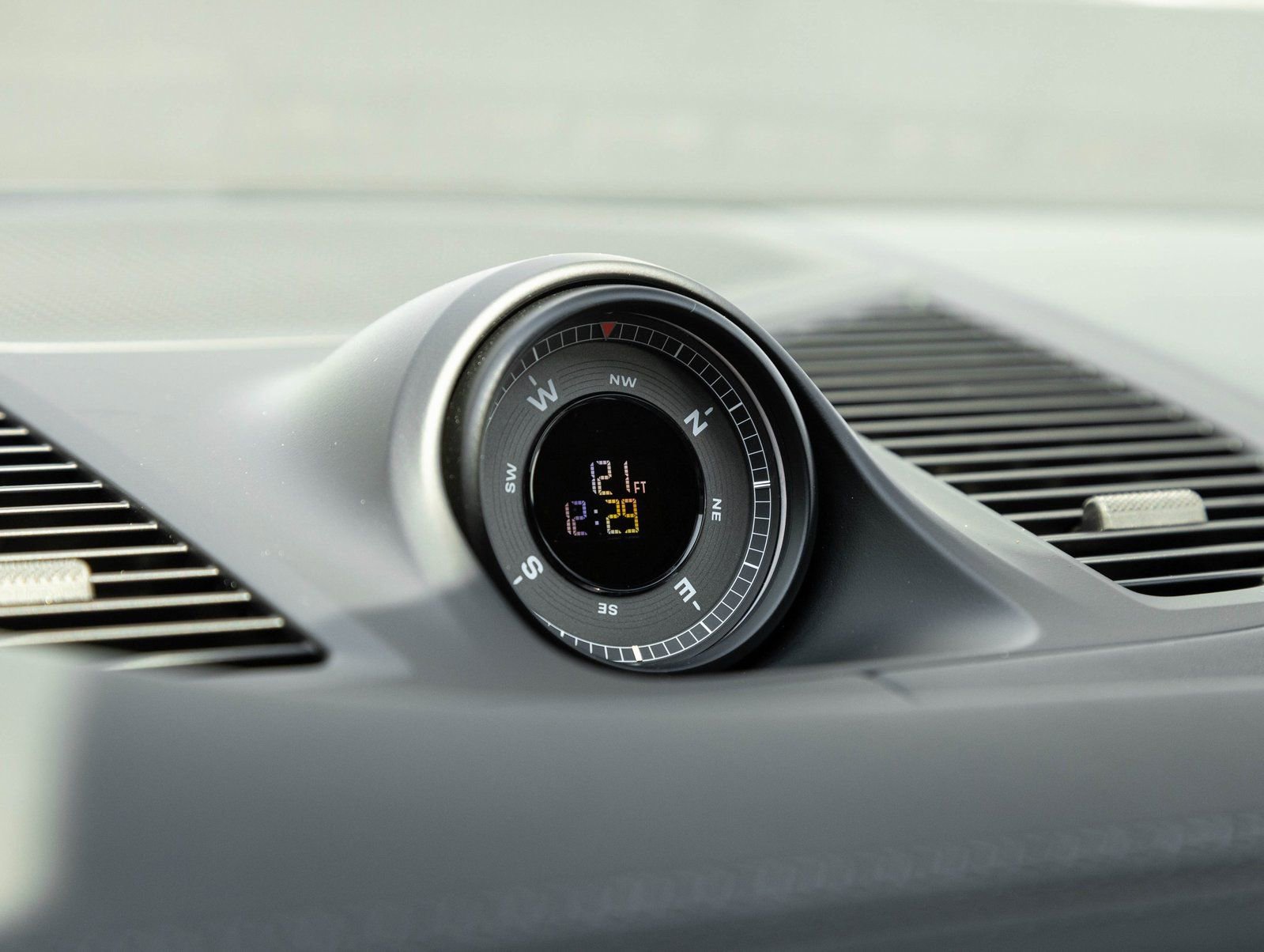 Used 2025 Porsche Cayenne Turbo image 26