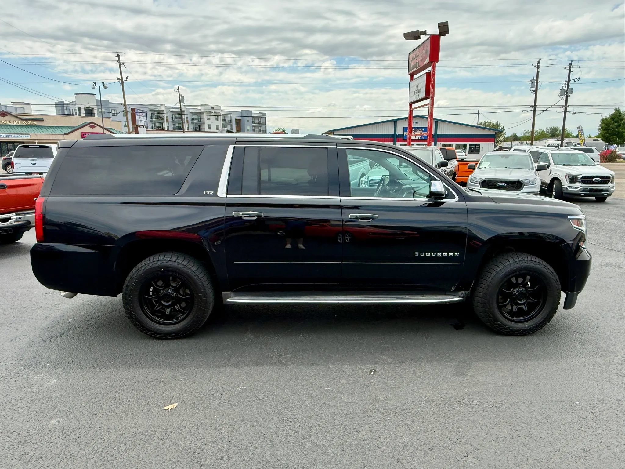 Used 2015 Chevrolet Suburban LTZ w/ Max Trailering Package AWD/4WD image 6