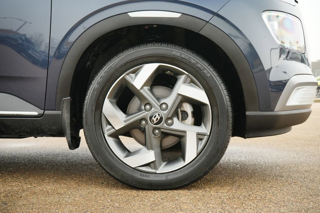 Certified 2023 Hyundai Venue Limited w/ Cargo Package image 10