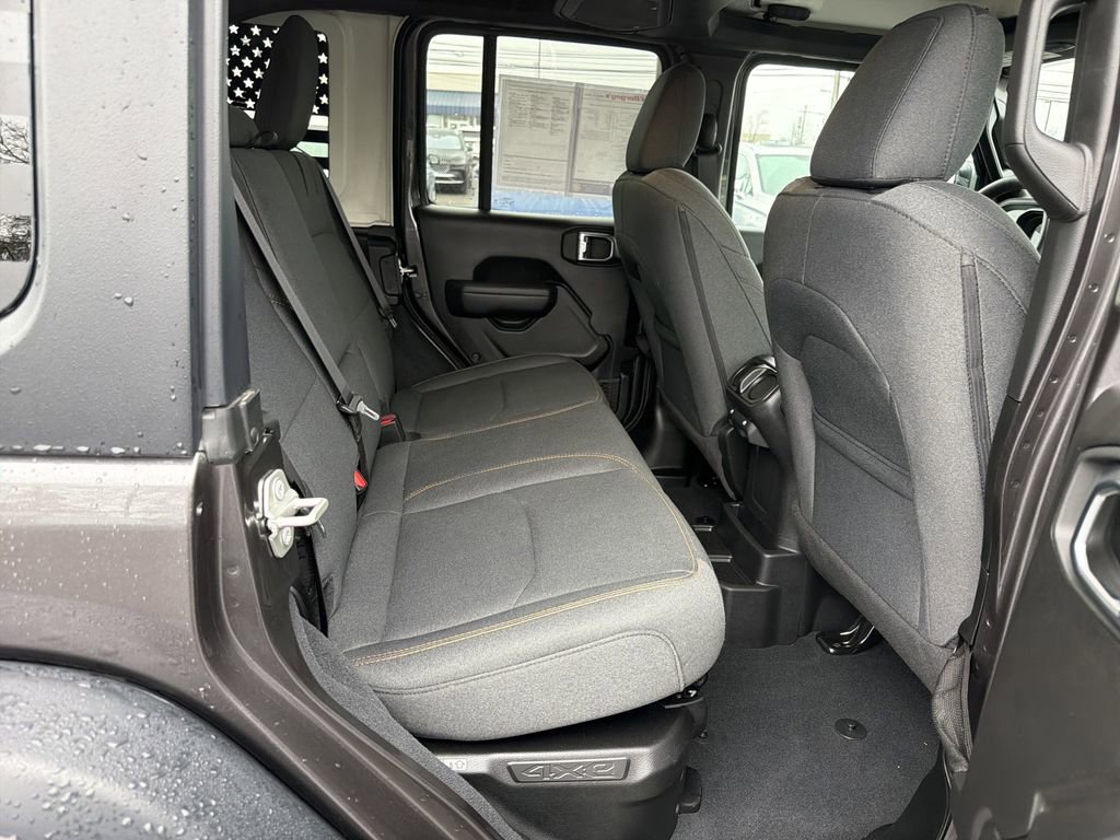 Used 2024 Jeep Wrangler Unlimited image 18