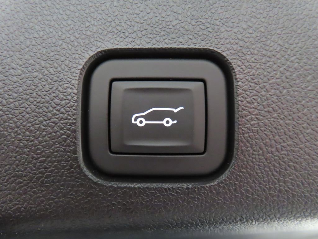 Used 2024 Chevrolet Traverse Z71 w/ LPO, Floor Liner Package AWD/4WD image 49
