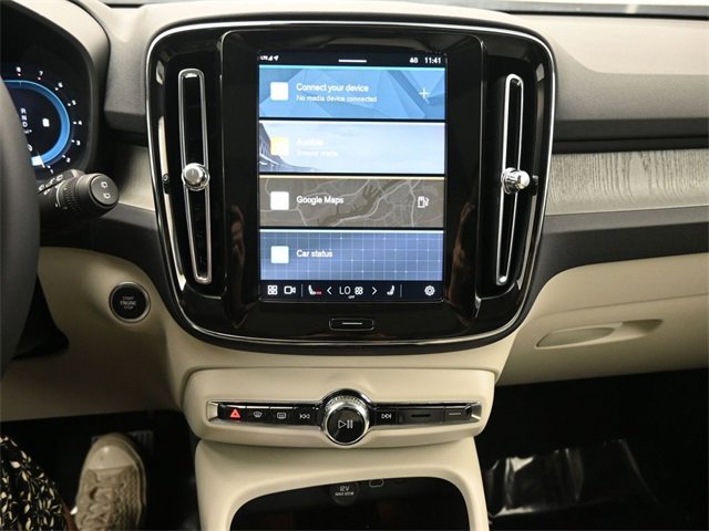Used 2024 Volvo XC40 B5 Ultimate w/ Protection Package Premier image 12