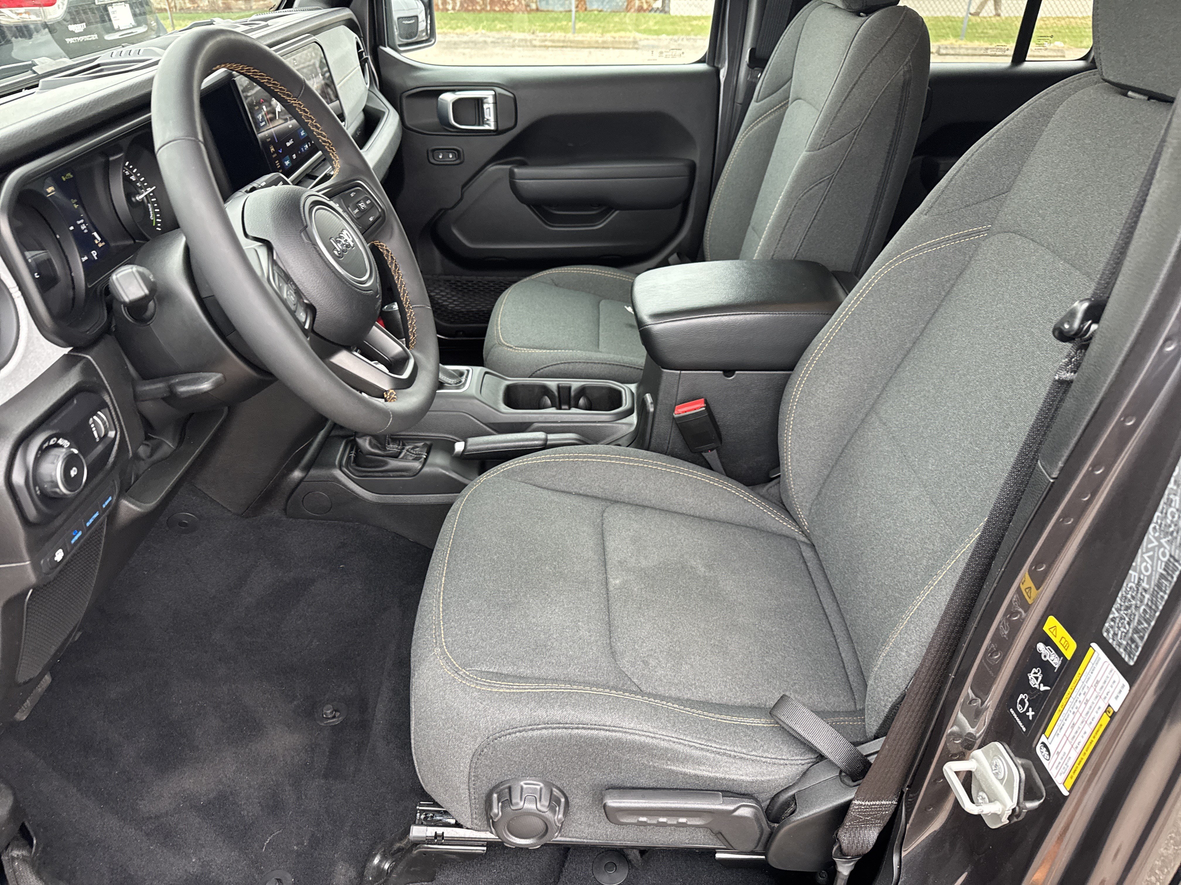 Used 2024 Jeep Wrangler Unlimited AWD/4WD image 5