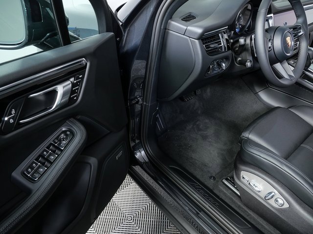 New 2026 Porsche Macan image 8