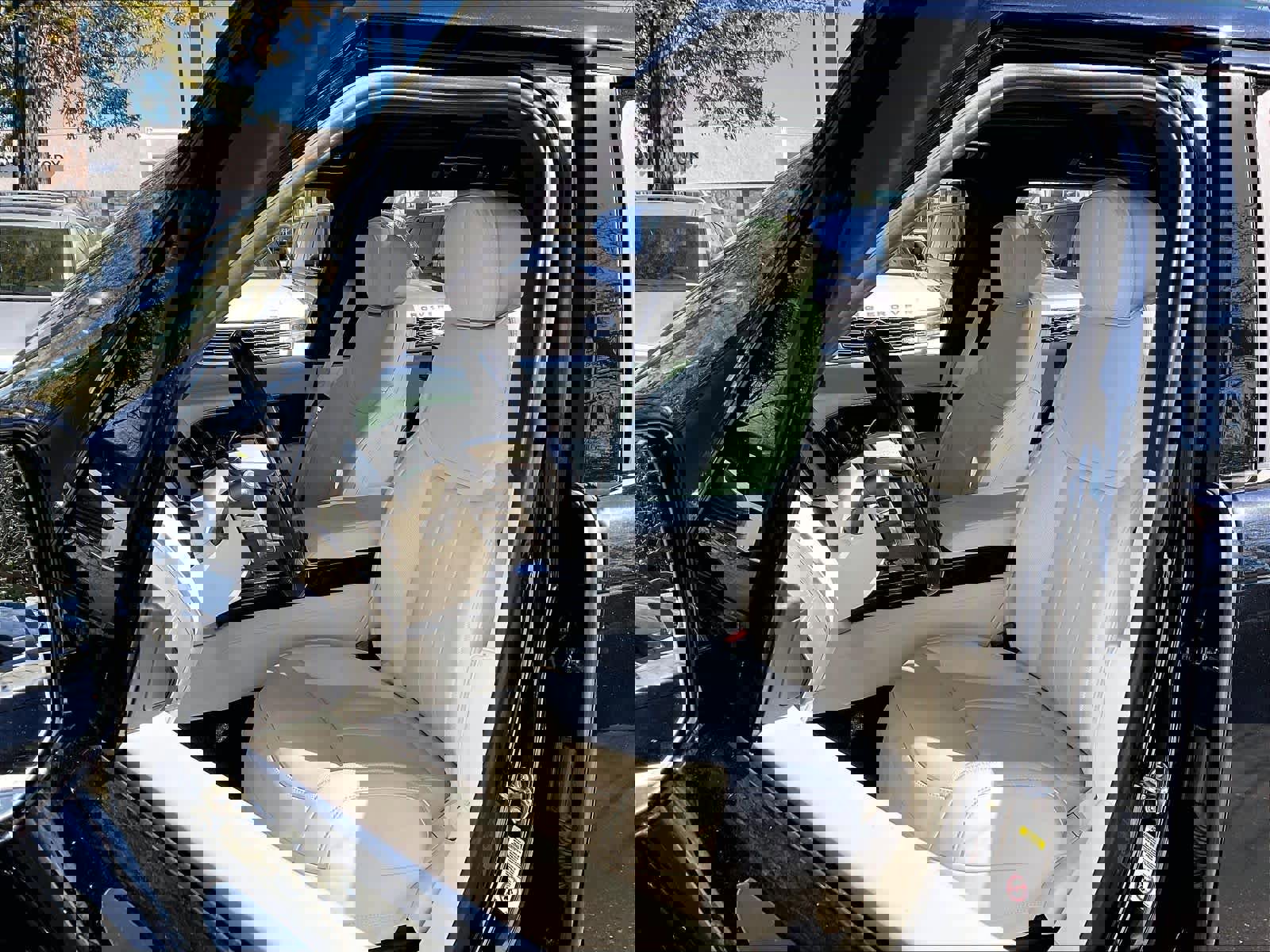 Used 2025 Land Rover Range Rover Long Wheelbase SE image 27