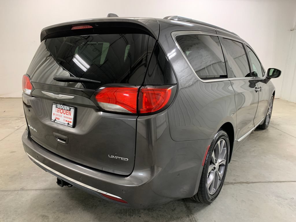 Used 2017 Chrysler Pacifica Limited FWD image 9
