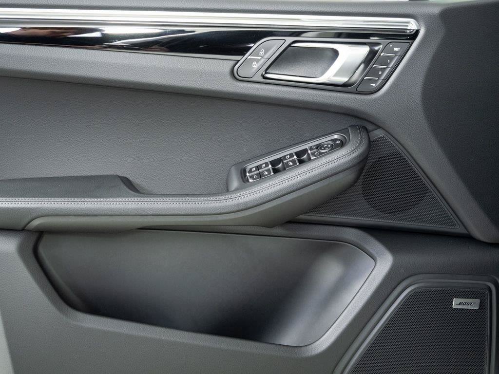 New 2026 Porsche Macan AWD/4WD image 6