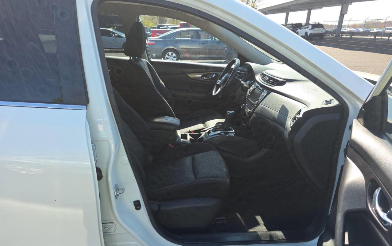 Used 2019 Nissan Rogue SV w/ Premium Package AWD/4WD image 9