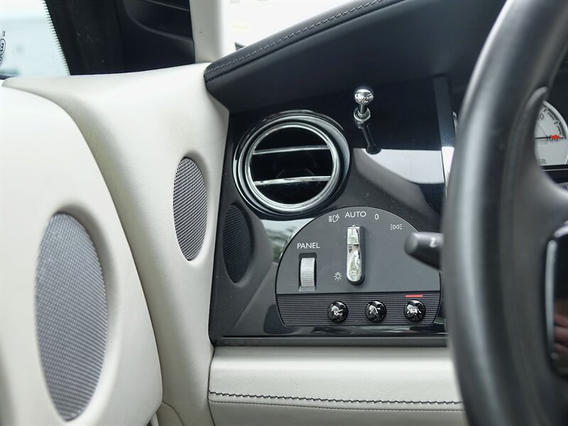 Used 2016 Rolls-Royce Wraith RWD image 26