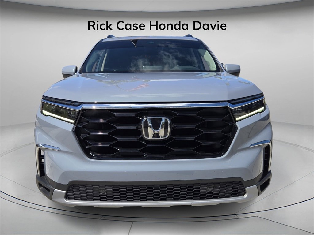 Certified 2024 Honda Pilot Touring image 5