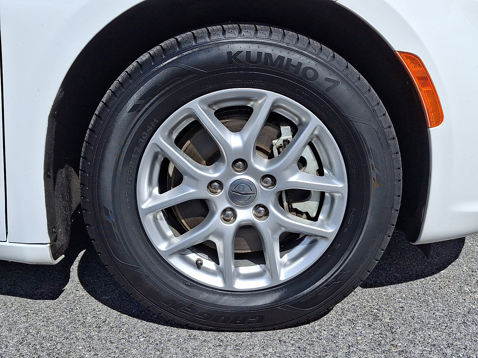 Used 2023 Chrysler Pacifica Touring-L image 8