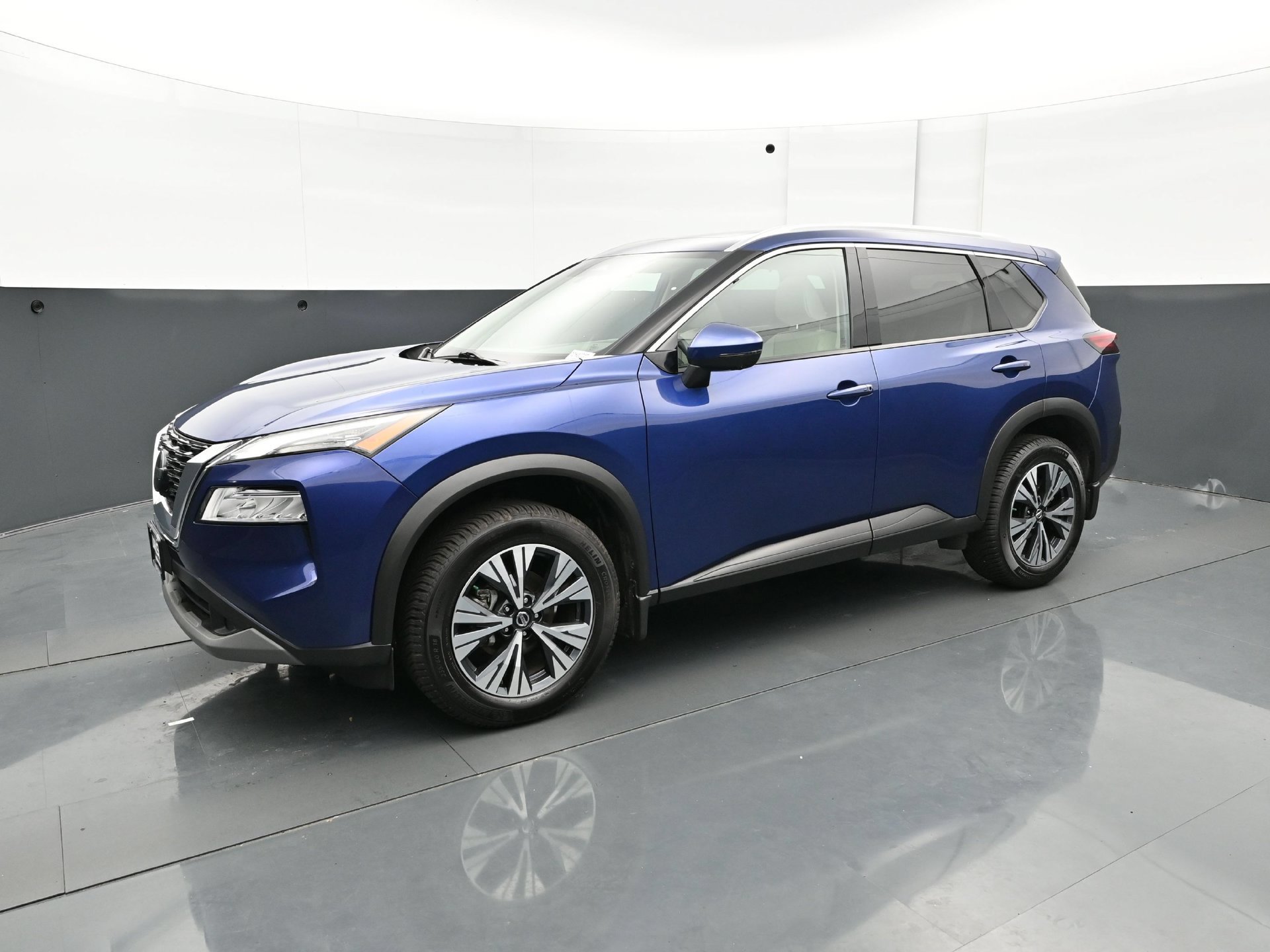 Used 2021 Nissan Rogue SV w/ Premium Package AWD/4WD image 2