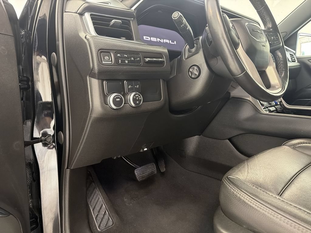 Used 2022 GMC Yukon Denali RWD image 18