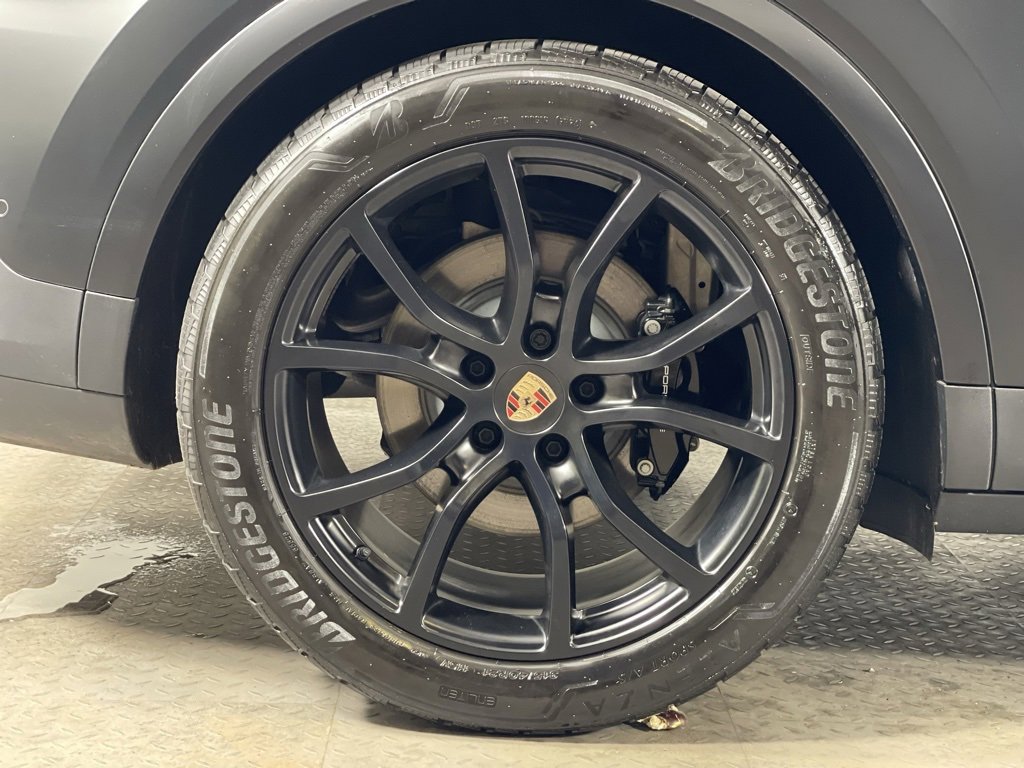 Certified 2025 Porsche Cayenne S image 12