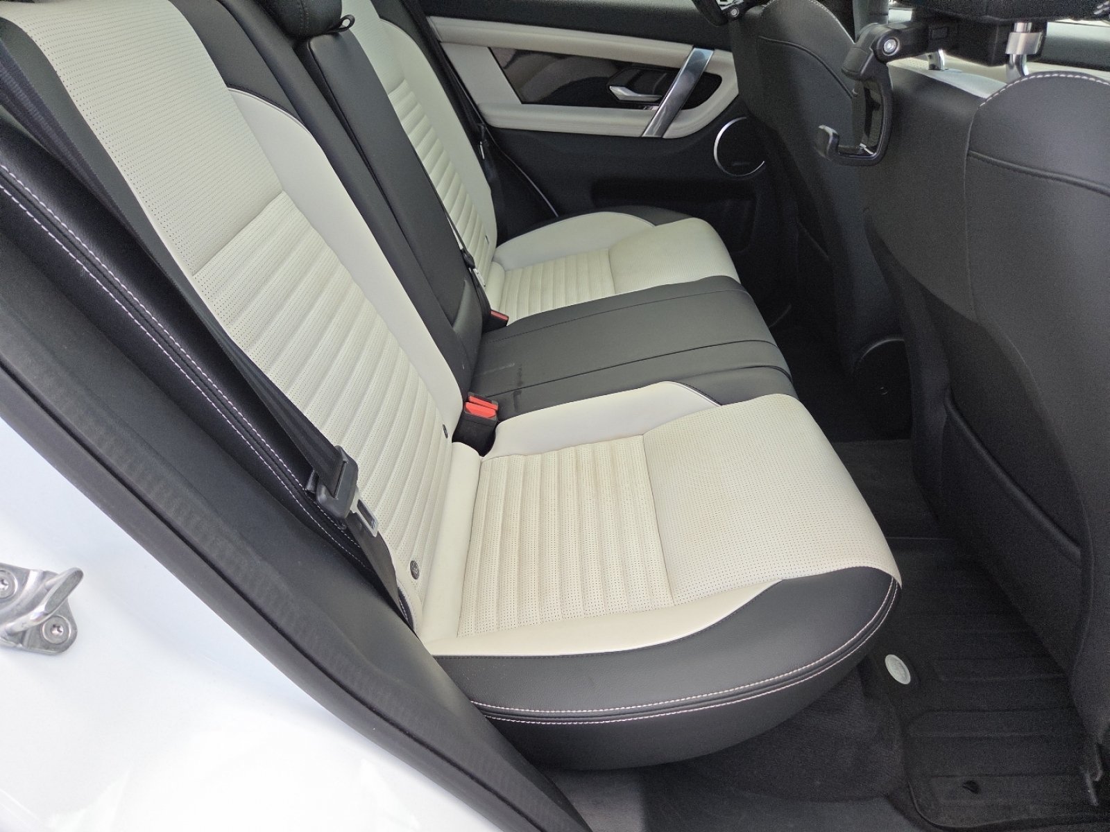 Used 2023 Land Rover Discovery Sport SE R-Dynamic AWD/4WD image 28