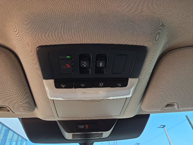 Used 2024 Nissan Pathfinder SV w/ SV Premium Package FWD image 21