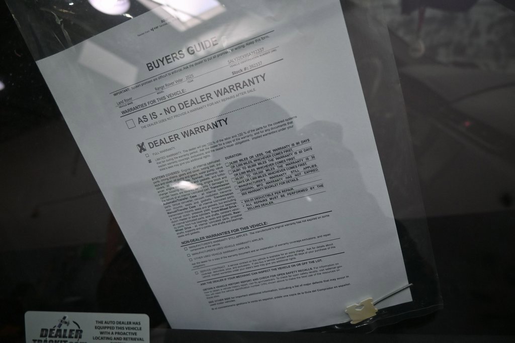 Used 2025 Land Rover Range Rover Velar S image 4