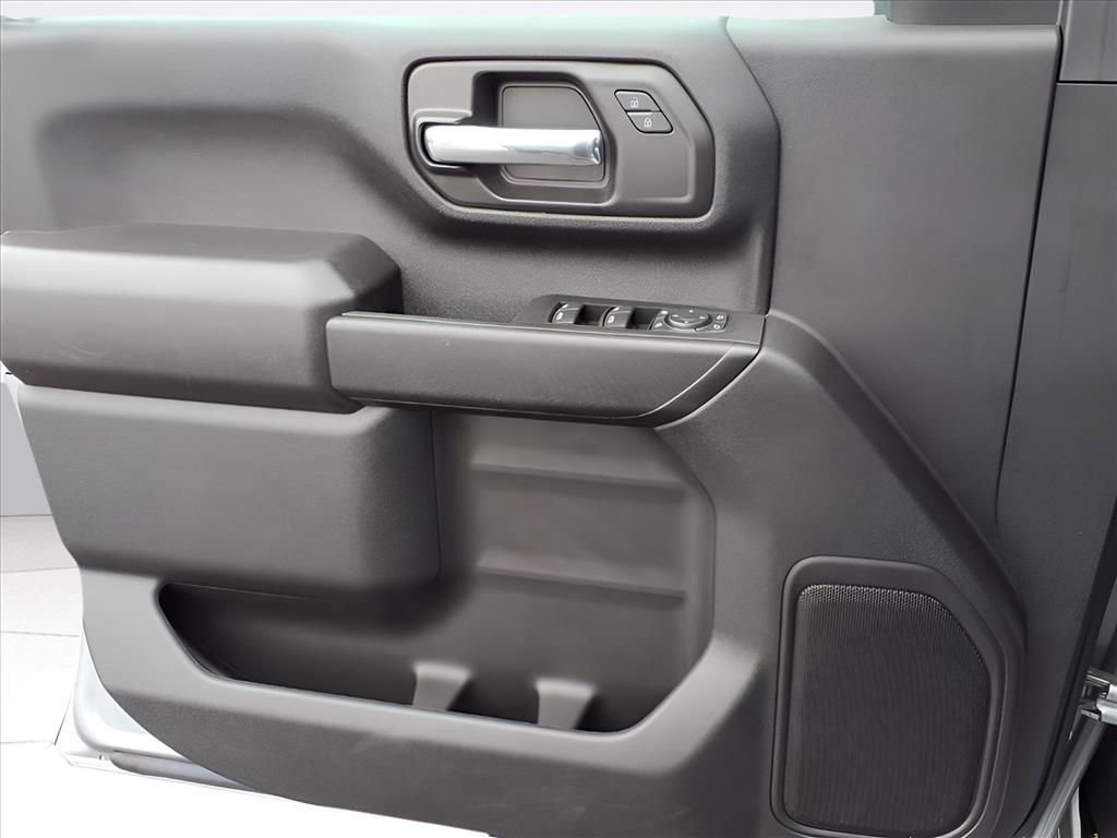 Used 2024 Chevrolet Silverado 2500 Custom w/ Custom Value Package image 15