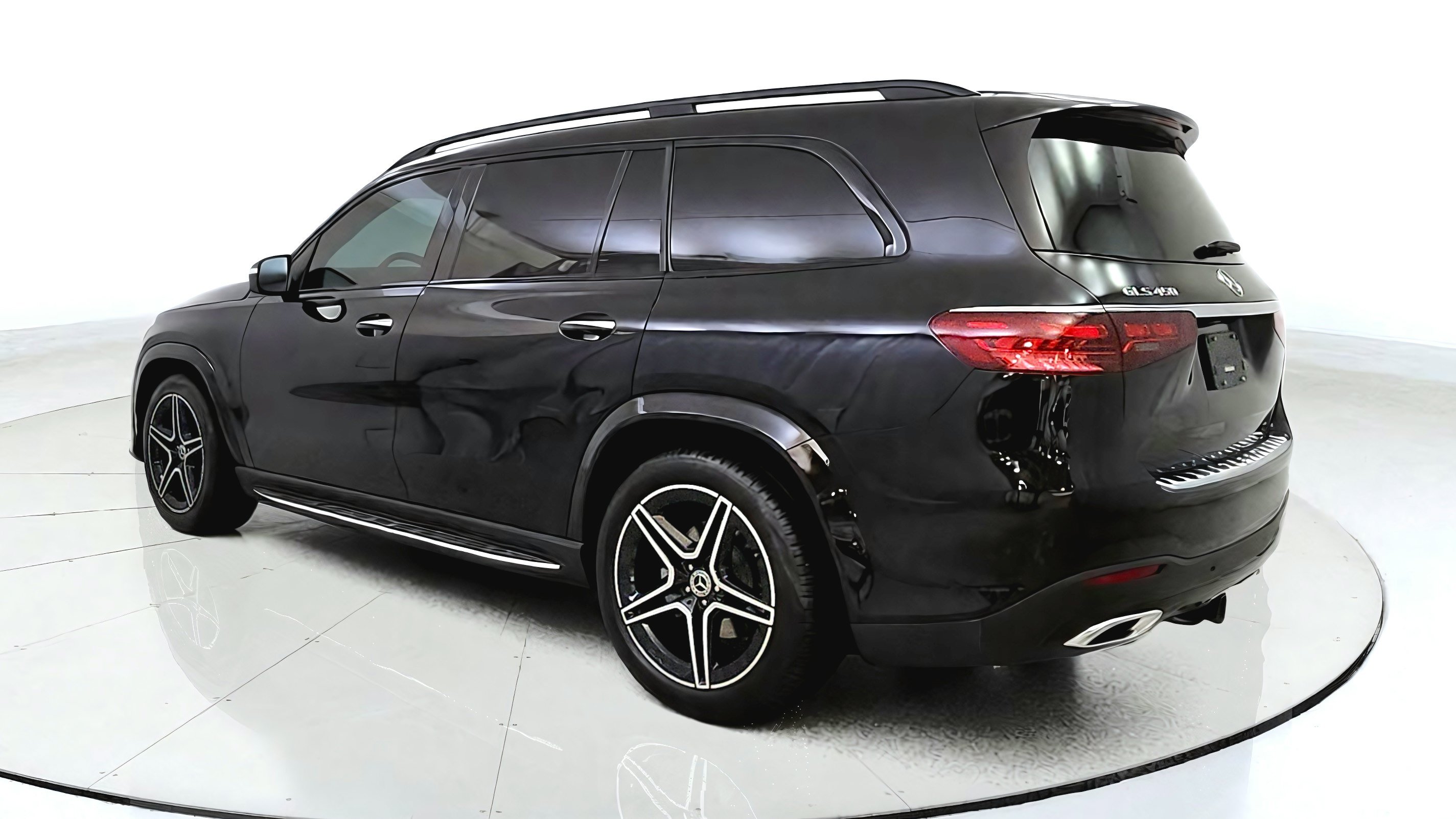 Used 2024 Mercedes-Benz GLS 450 4MATIC w/ AMG Line Exterior image 5