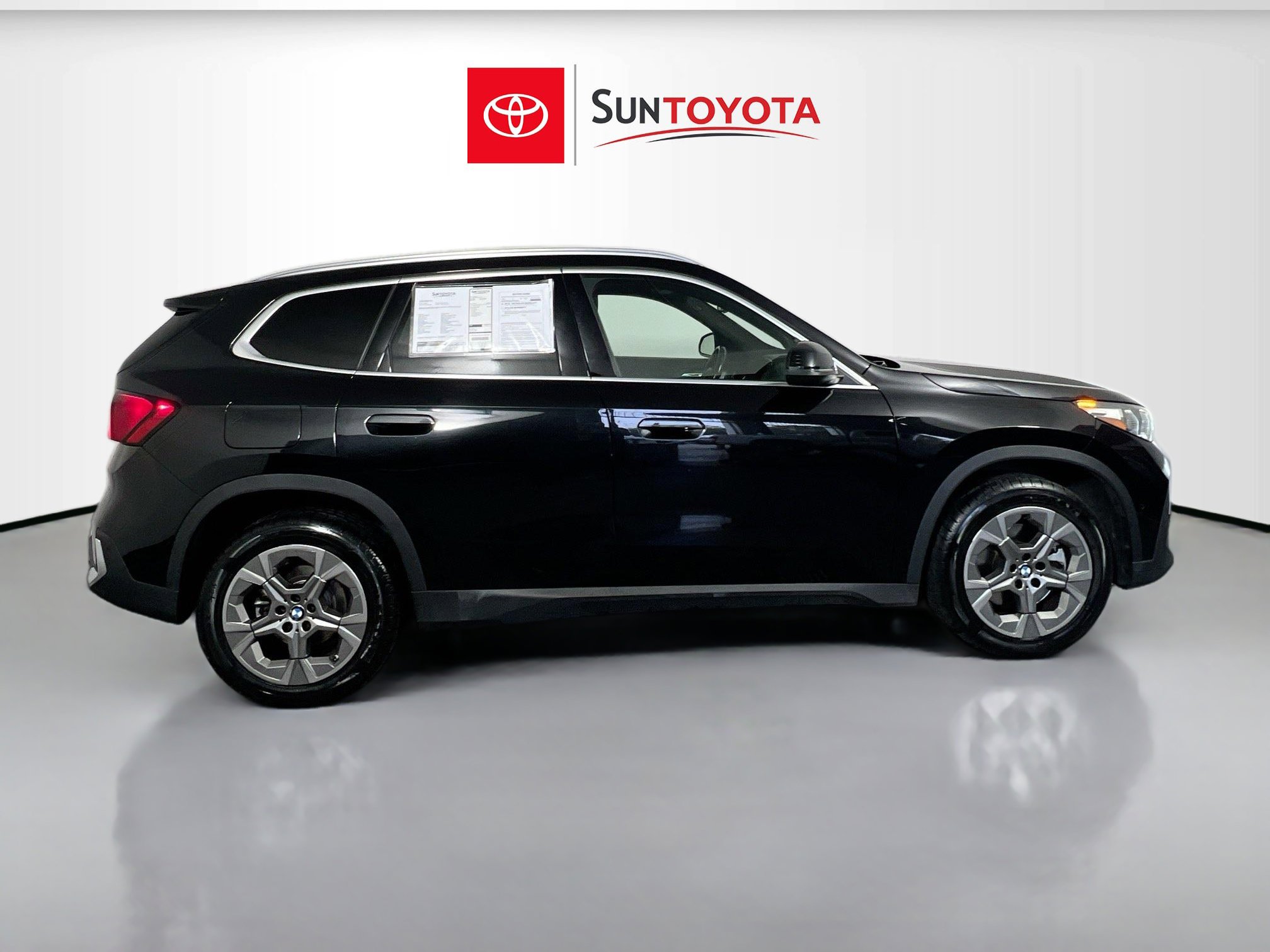 Used 2023 BMW X1 xDrive28i image 2