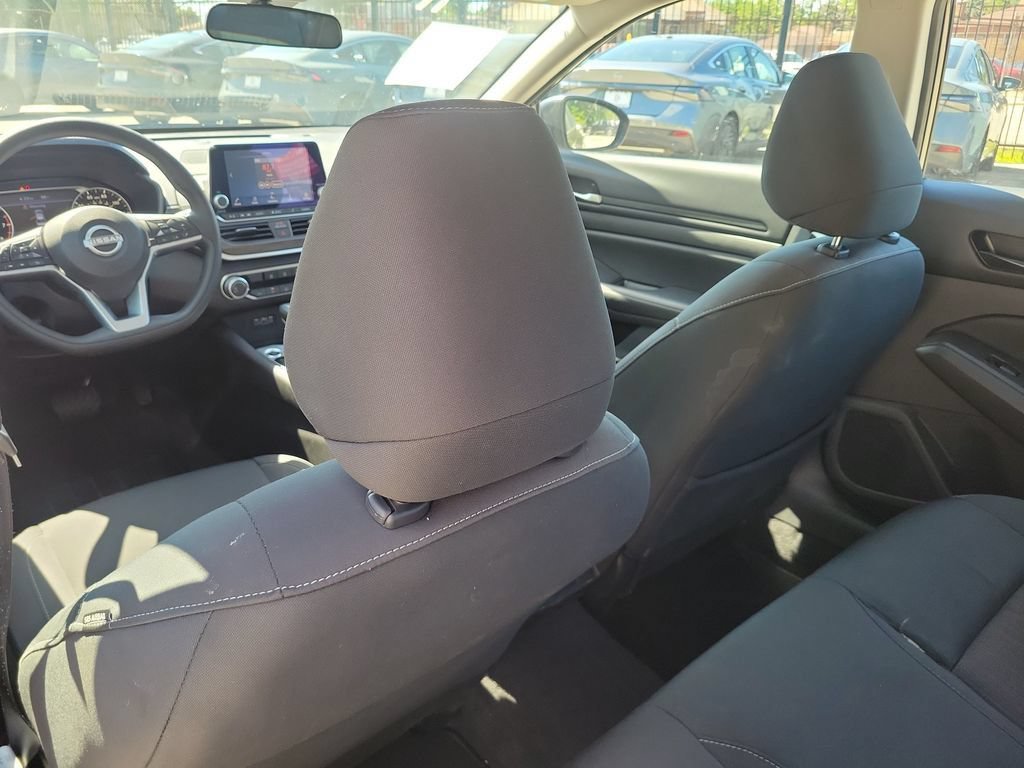 Used 2025 Nissan Altima 2.5 SV FWD image 9
