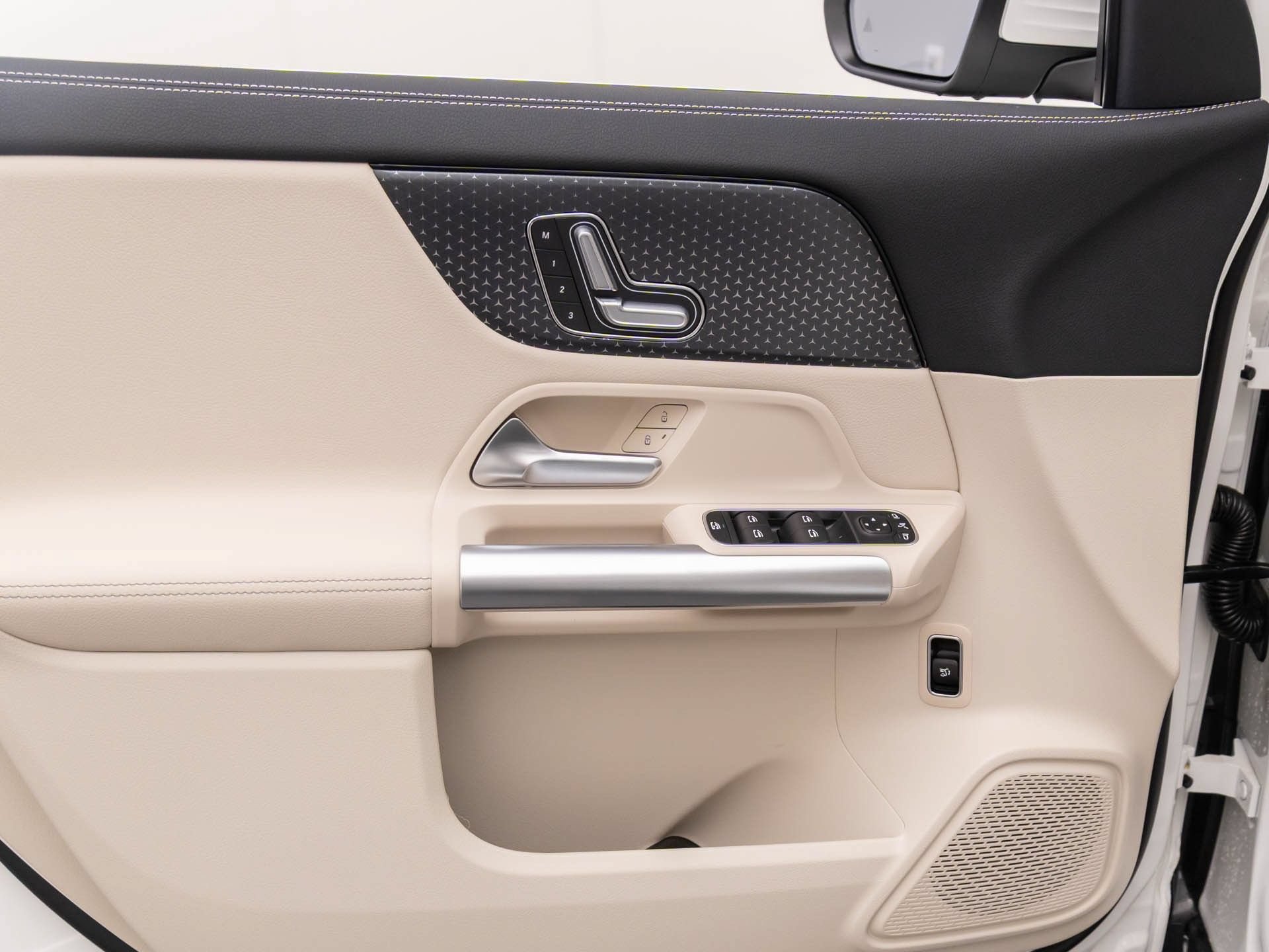New 2025 Mercedes-Benz GLA 250 4MATIC image 12
