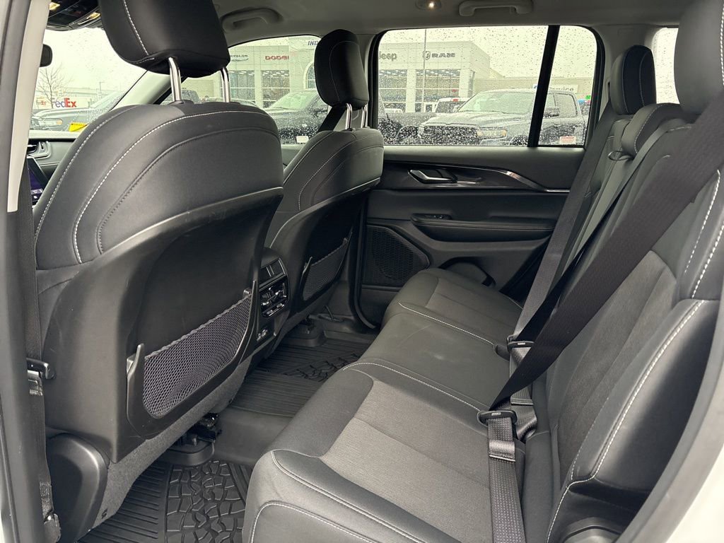 Certified 2023 Jeep Grand Cherokee Laredo image 11