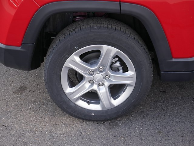 Used 2024 Jeep Compass Latitude w/ Sun and Sound Group image 11