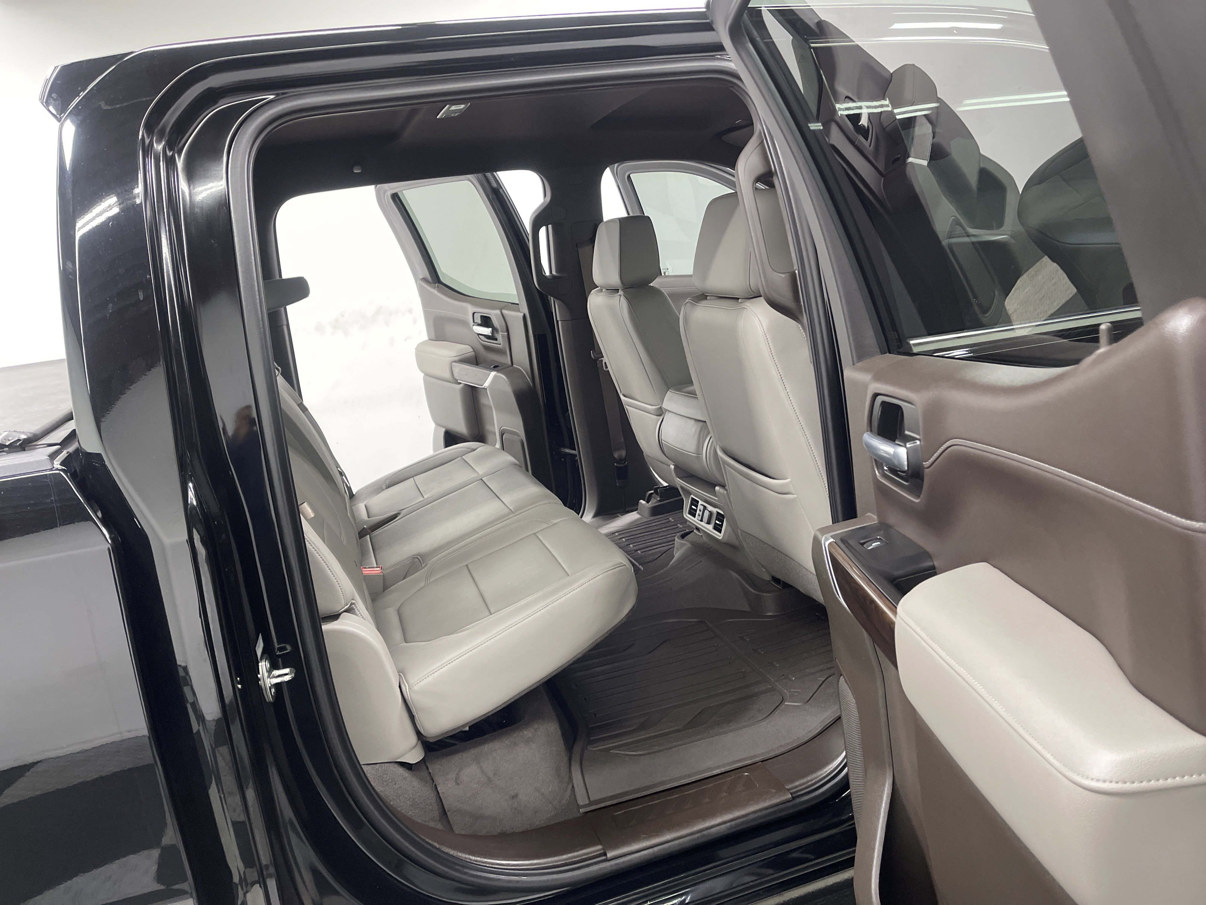 Used 2021 GMC Sierra 1500 SLT image 18