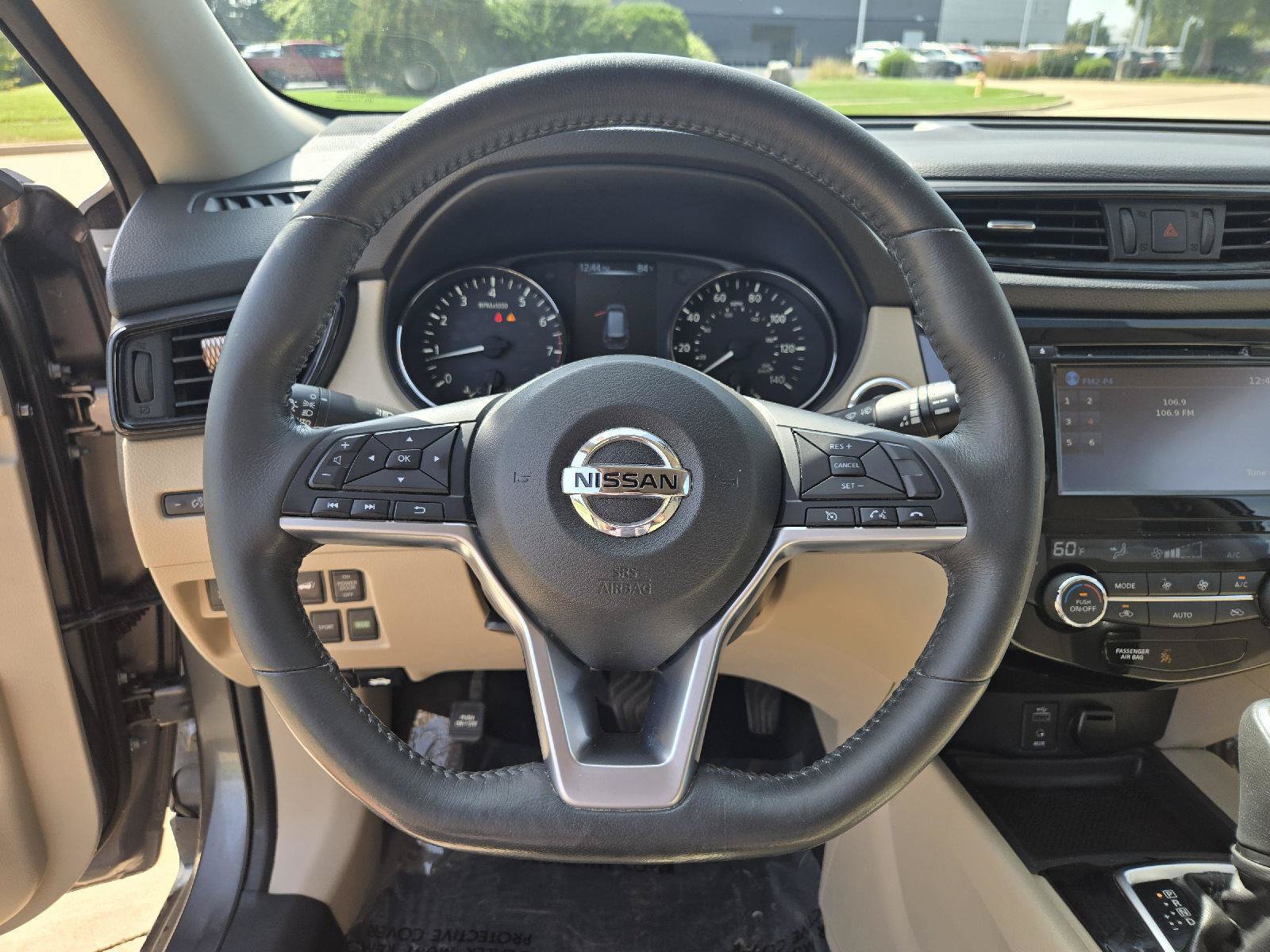 Used 2017 Nissan Rogue SV w/ SV Premium Package AWD/4WD image 17