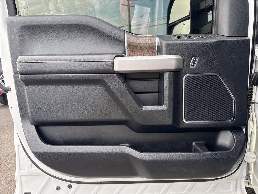 Used 2017 Ford F350 Lariat w/ Chrome Package image 32