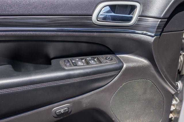 Used 2021 Jeep Grand Cherokee Limited AWD/4WD image 16