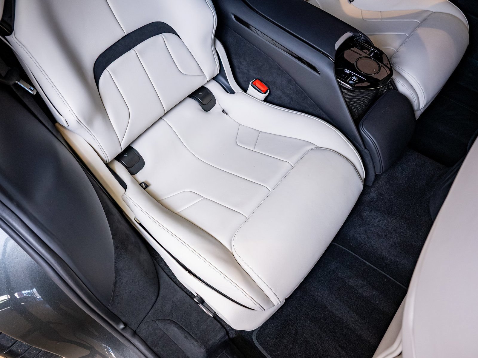 Certified 2024 Ferrari Purosangue AWD/4WD image 30