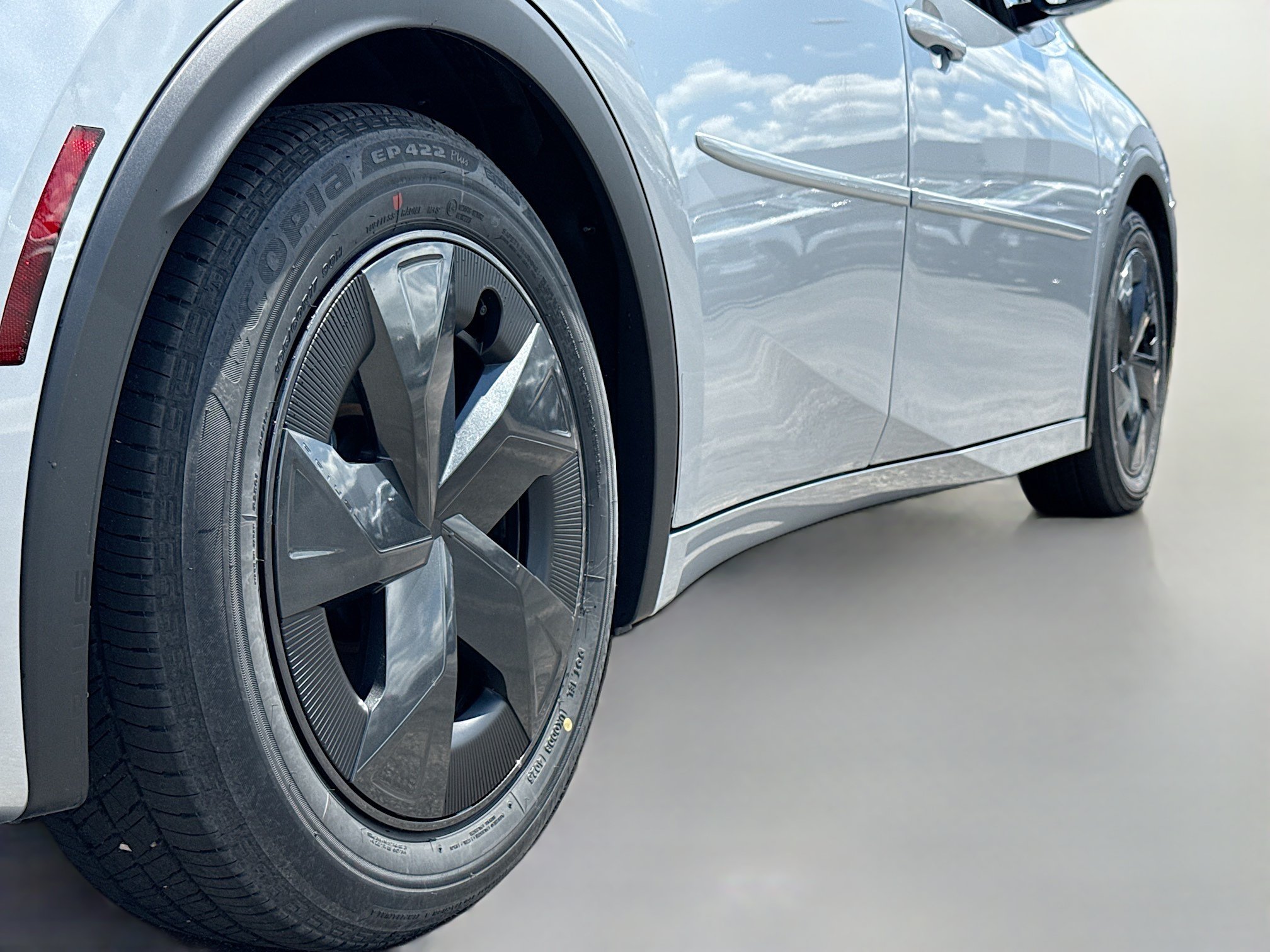 Used 2026 Toyota Prius Plug-In Hybrid FWD image 16