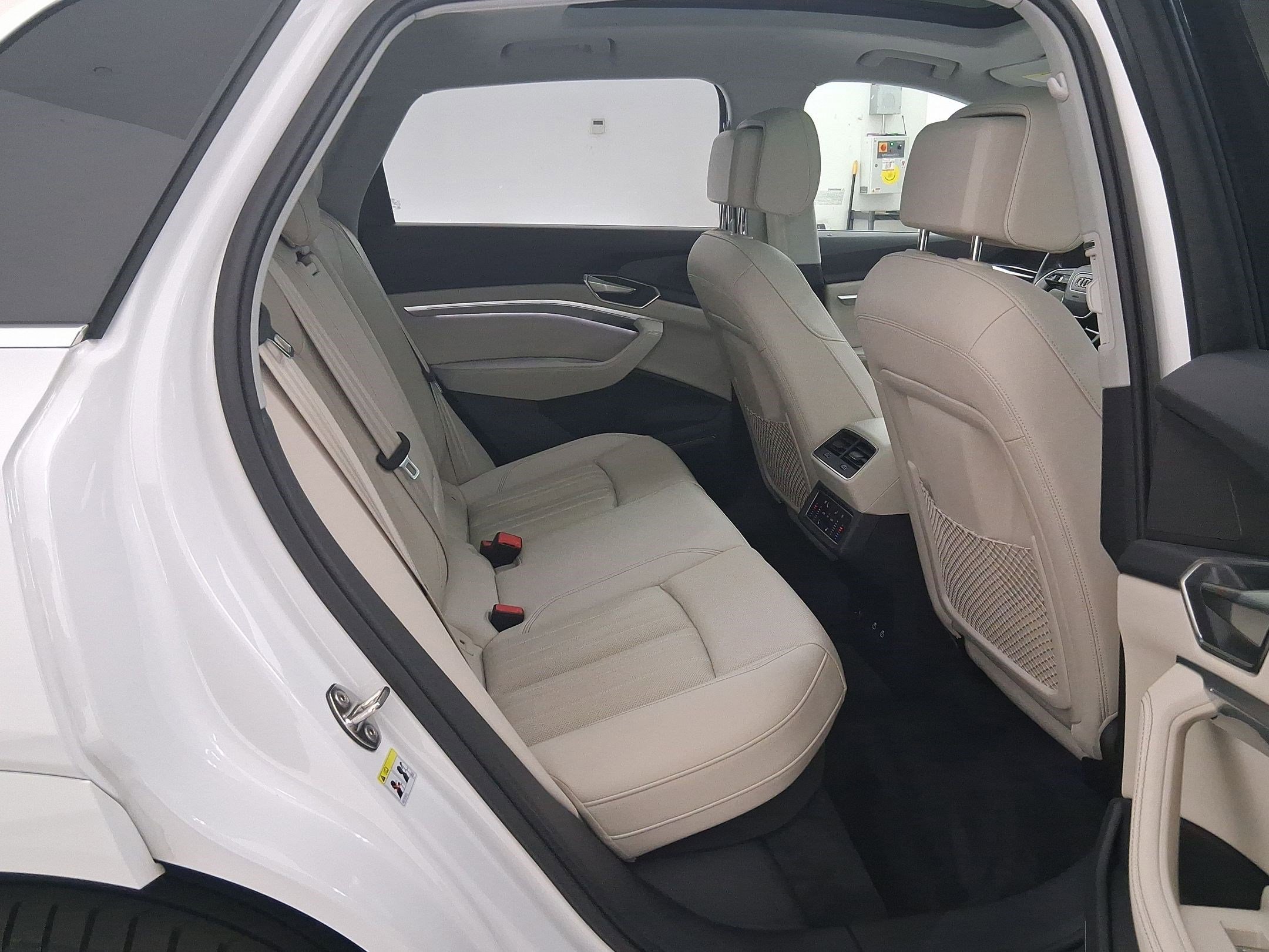 Certified 2024 Audi Q8 e-tron Premium Plus w/ Premium Plus Package image 33