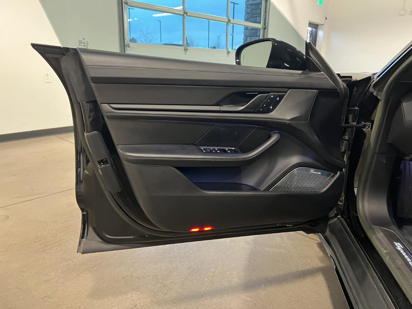 Used 2023 Porsche Taycan Turbo S image 29