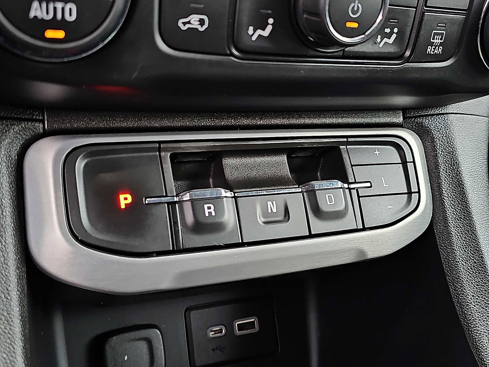 Used 2021 GMC Acadia SLE w/ Driver Convenience Package image 17