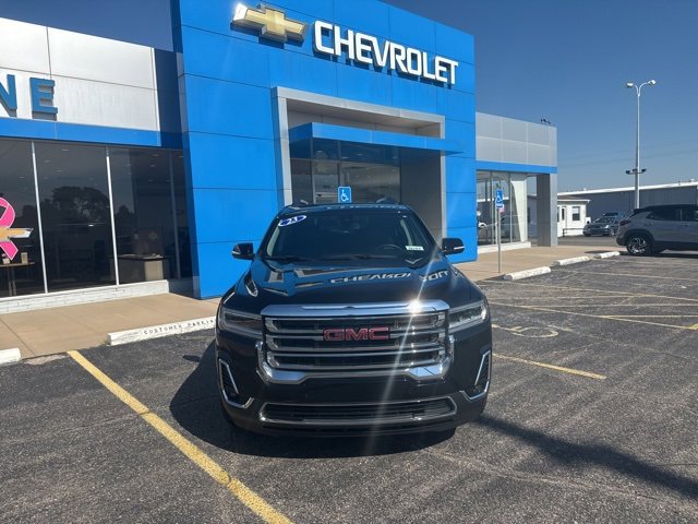 Used 2023 GMC Acadia SLT w/ LPO, Floor Liner Package image 2