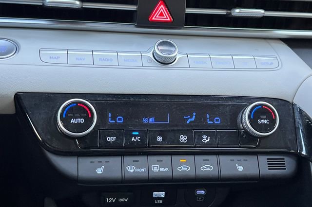 Used 2025 Hyundai Elantra Limited FWD image 25