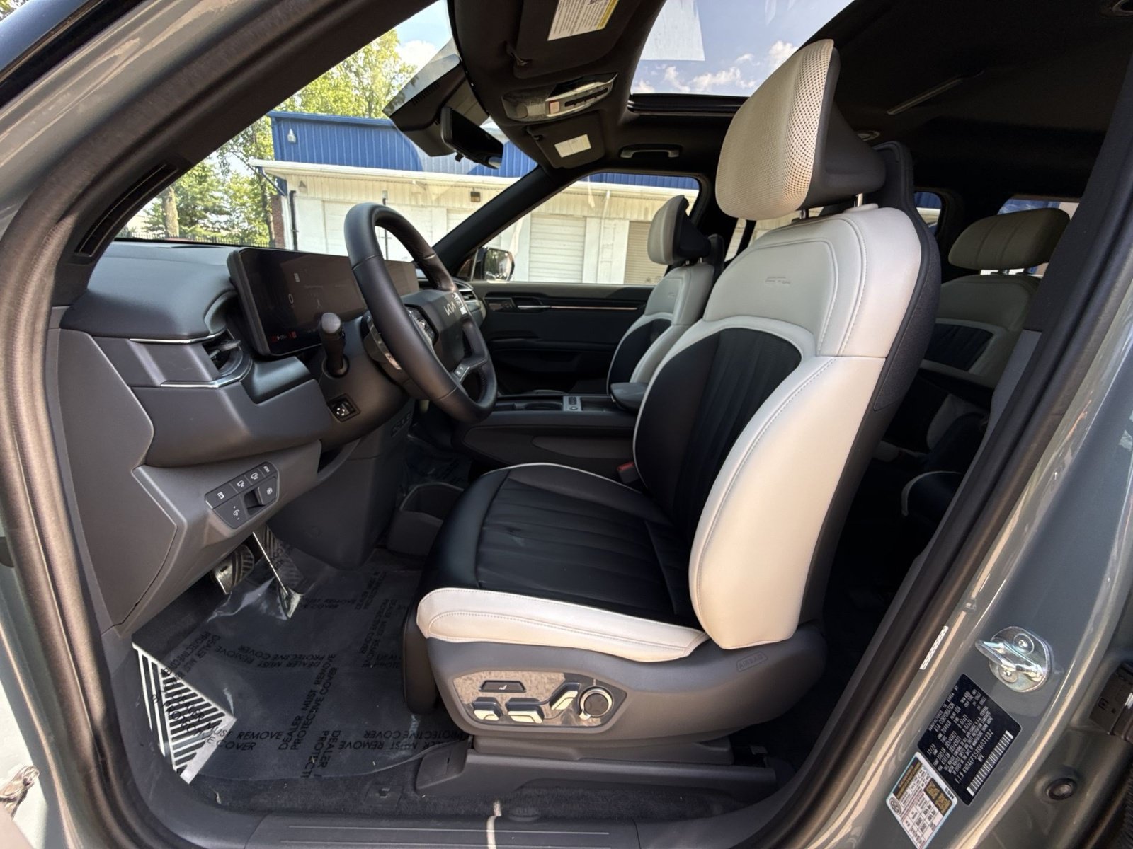 Used 2024 Kia EV9 GT-Line AWD/4WD image 18