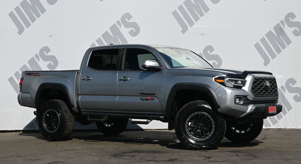 Used 2022 Toyota Tacoma TRD Off-Road image 3