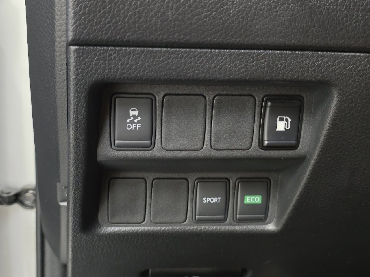 Used 2018 Nissan Rogue S image 7