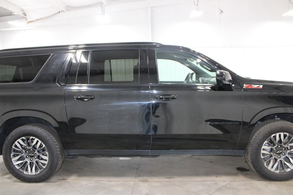 Used 2025 Chevrolet Suburban Z71 image 11