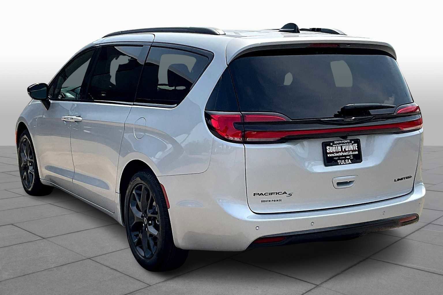 New 2026 Chrysler Pacifica Limited w/ S Appearance Package image 12
