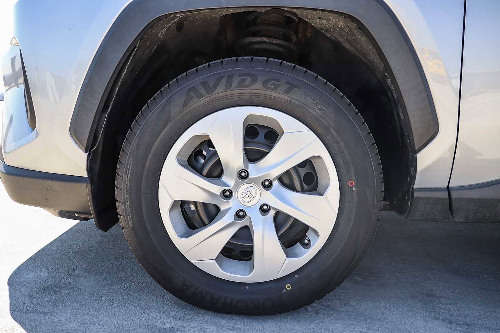 Used 2019 Toyota RAV4 LE image 11