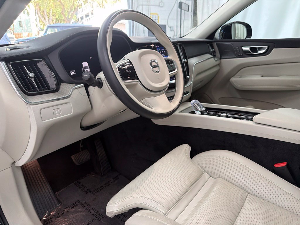 Used 2023 Volvo XC60 B5 Ultimate FWD image 14